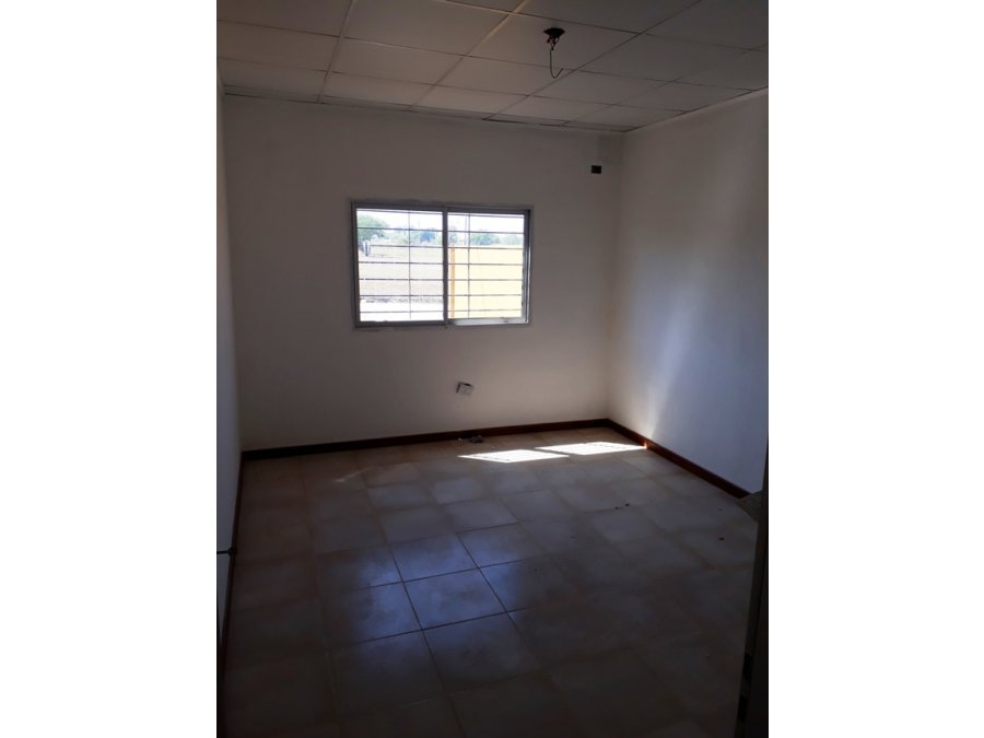 Alquila Amplia Casa calle Urdinarrain