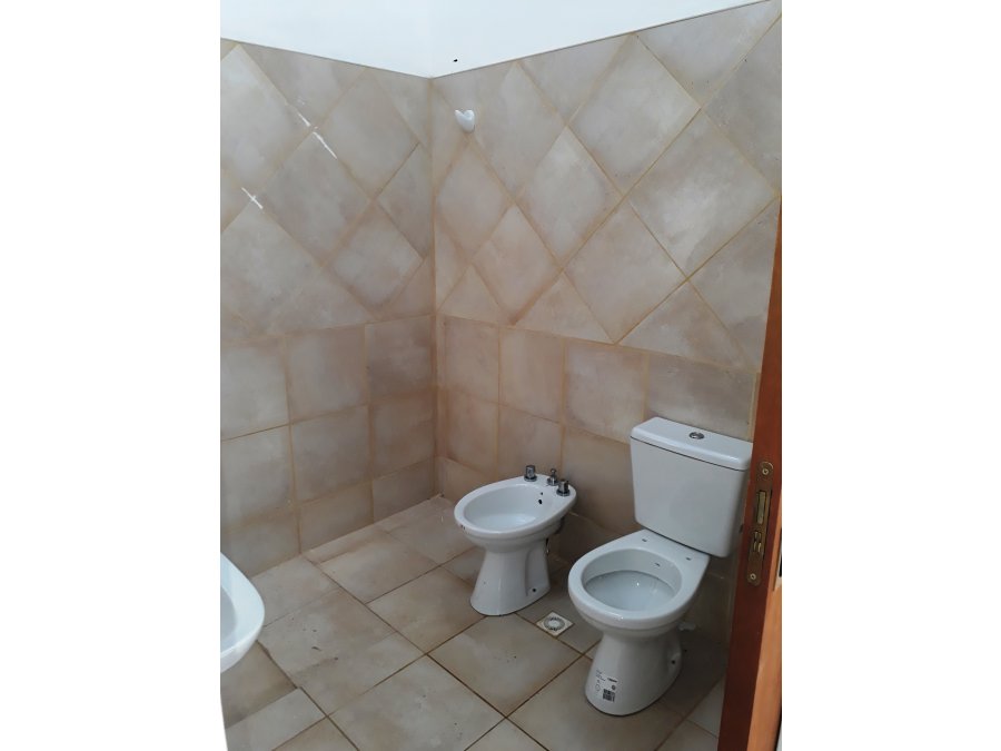 Alquila Amplia Casa calle Urdinarrain