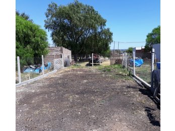 Alquila Amplia Casa calle Urdinarrain
