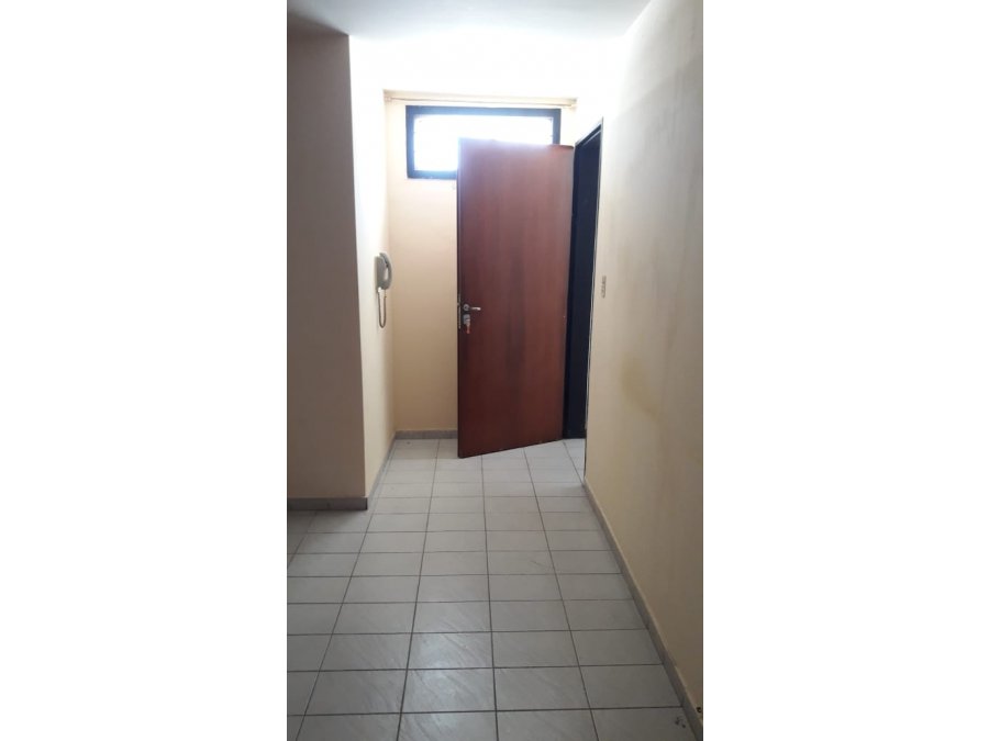 Alquila Dpto calle Monte Caseros