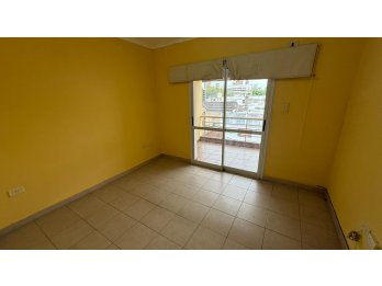 SE ALQUILA DEPTO 1 DORM C/ BALCON EN CALLE GUALEGUAYCHÚ.