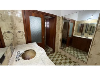 SE ALQUILA O VENDE GRAN CASA EN CALLE CARBÓ A MTS DE RAMIREZ