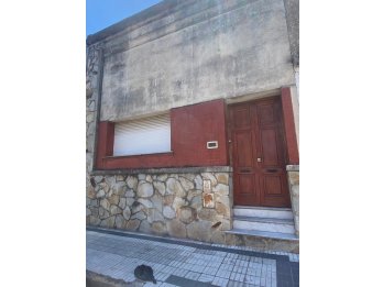 CASA A RECICLAR CALLE VILLAGUAY