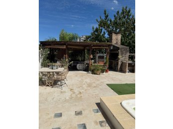 VENTA CASA ZONA TEJEIRO Y TUCUMAN