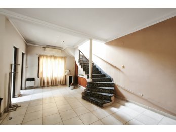 VENTA - CASA C/ URQUIZA Y TUCUMAN