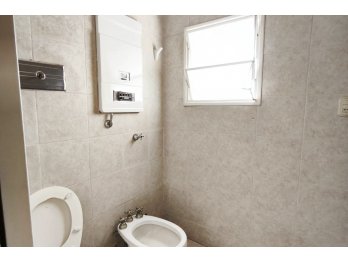 VENTA - CASA C/ URQUIZA Y TUCUMAN