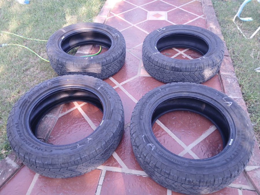 Vendo 4 cubiertas Continental ATR 215/60/17