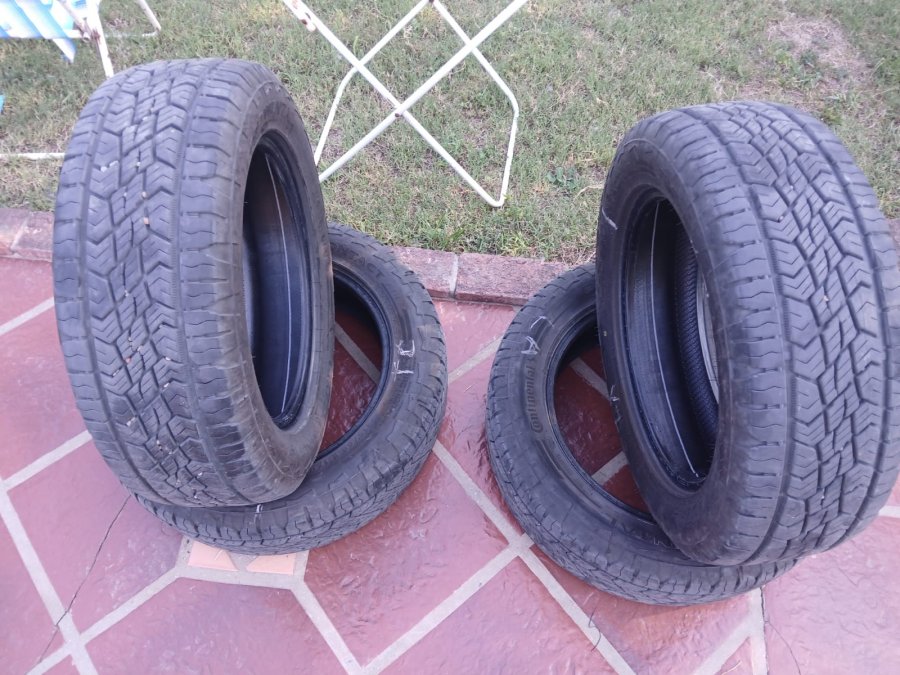 Vendo 4 cubiertas Continental ATR 215/60/17