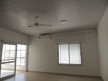 Amplia casa Ramirez 4300