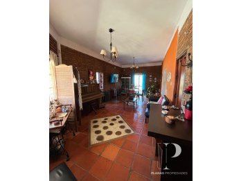 SE VENDE CASA 3 DORMITORIOS ZONA BARRIO MERCANTIL