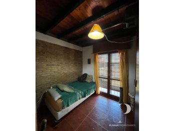 SE VENDE CASA 3 DORMITORIOS ZONA BARRIO MERCANTIL