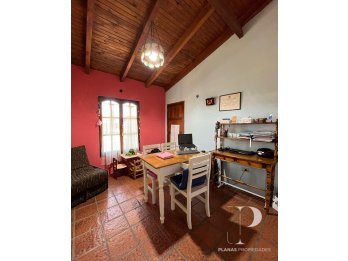 SE VENDE CASA 3 DORMITORIOS ZONA BARRIO MERCANTIL