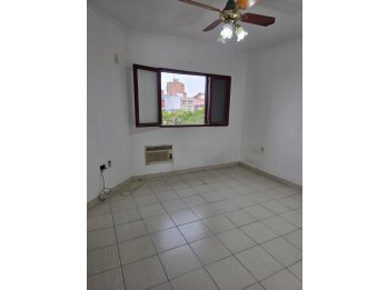 DEPARTAMENTO ANDRES PAZOS FRENTE PLAZA ALBERDI