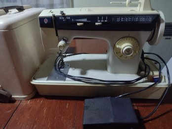 Se vende m&aacute;quina de coser