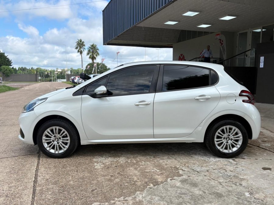 PEUGEOT 208 Allure 1.6. Recibo vehiculos