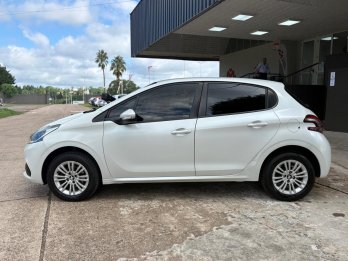 PEUGEOT 208 Allure 1.6. Recibo vehiculos