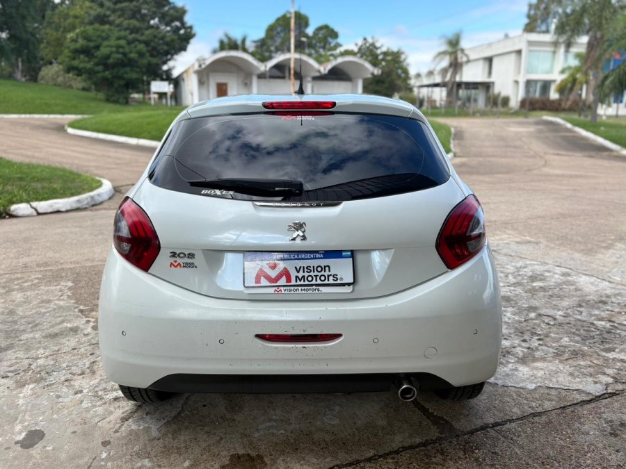 PEUGEOT 208 Allure 1.6. Recibo vehiculos