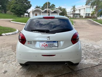 PEUGEOT 208 Allure 1.6. Recibo vehiculos
