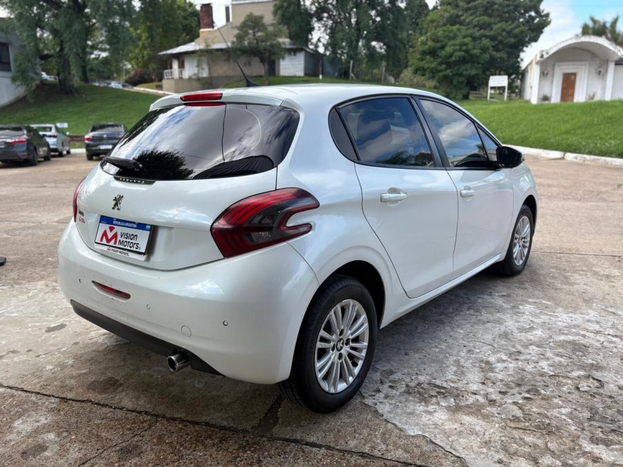 PEUGEOT 208 Allure 1.6. Recibo vehiculos