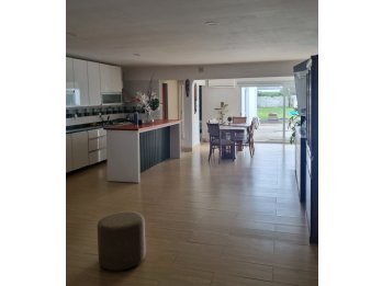 Vendo casa en zona Thompson