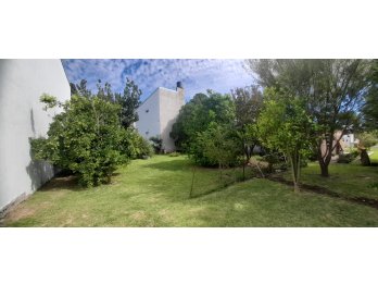 PROPIEDAD EN VENTA, EN IMPORTANTE ESQUINA DE ORO VERDE !
