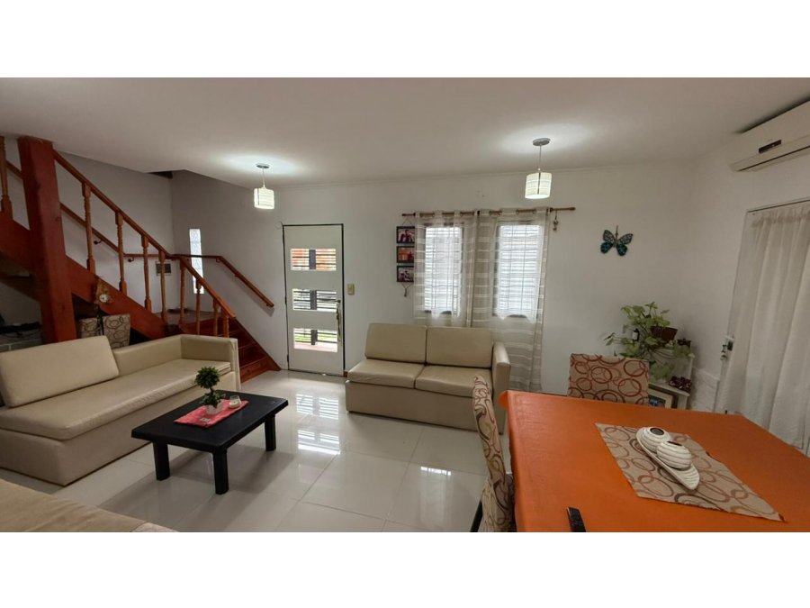 HERMOSA CASA EN ORO VERDE, 3 DORM PATIO Y COCHERA. C/GAS NAT