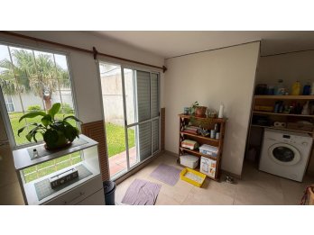 HERMOSA CASA EN ORO VERDE, 3 DORM PATIO Y COCHERA. C/GAS NAT