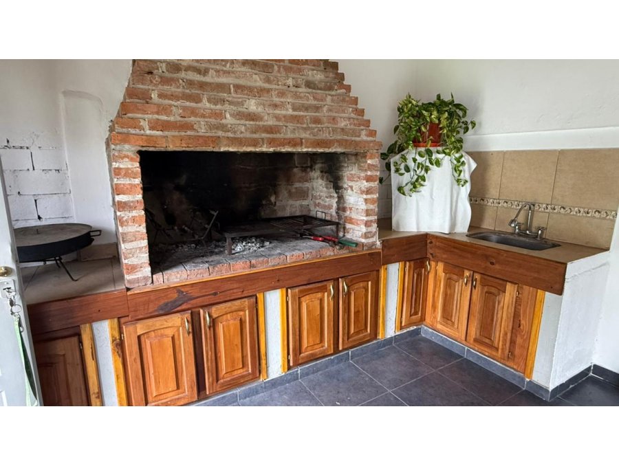HERMOSA CASA EN ORO VERDE, 3 DORM PATIO Y COCHERA. C/GAS NAT