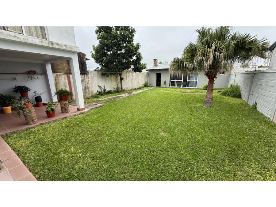 HERMOSA CASA EN ORO VERDE, 3 DORM PATIO Y COCHERA. C/GAS NAT