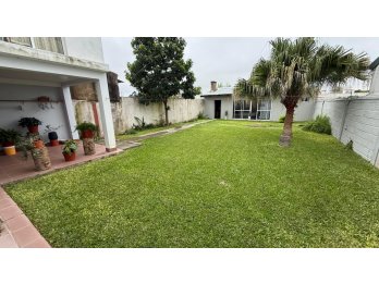 HERMOSA CASA EN ORO VERDE, 3 DORM PATIO Y COCHERA. C/GAS NAT