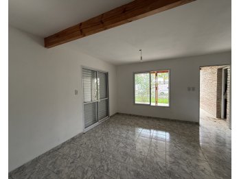 CASA EN VENTA - APTA CREDITO - EN COLONIA AVELLANEDA