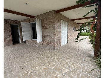 CASA EN VENTA - APTA CREDITO - EN COLONIA AVELLANEDA