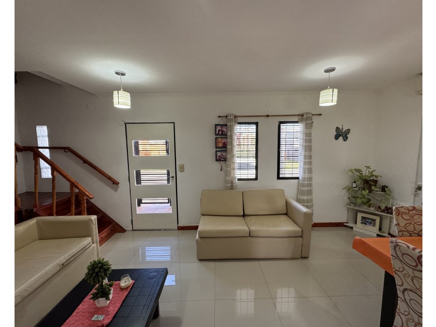 VENTA I CASA DE 3 DORMITORIOS - ORO VERDE