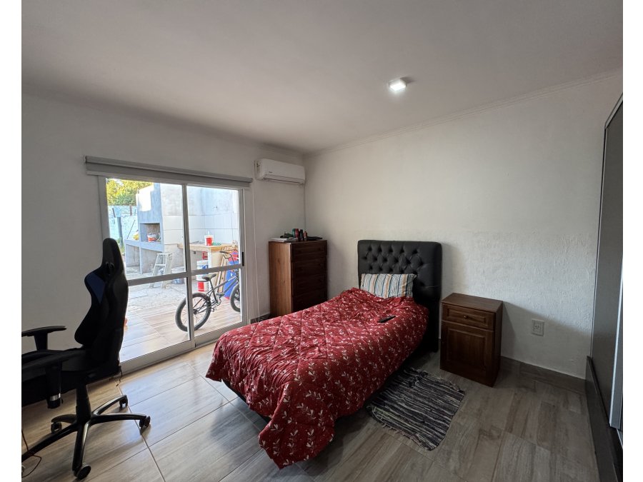 VENTA - CASA MODERNA DE 3 DORMITORIOS ZONA THOMPSON
