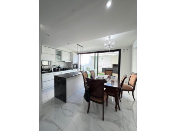 Se vende hermosa casa en calle Tejeiro Martinez.