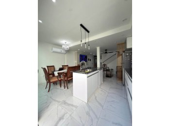 Se vende hermosa casa en calle Tejeiro Martinez.