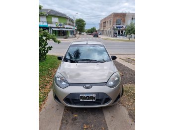 Vendo FORD FIESTA 1.6 4 PTAS MAX AMBIENTE PLUS 2010