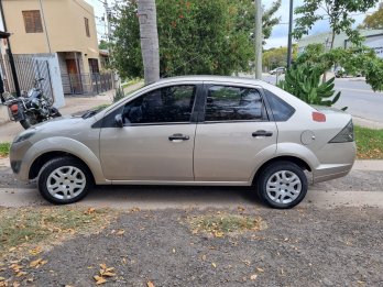 Vendo FORD FIESTA 1.6 4 PTAS MAX AMBIENTE PLUS 2010