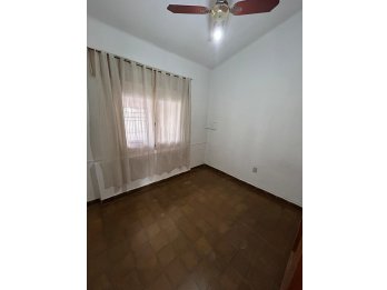 HERMOSA CASA EN ZONA EJÉRCITO, 3 DORM, COCHERA Y FONDO VERDE