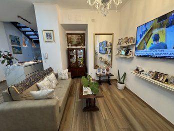 VENDO - TRIPLEX MODERNO Zona Plaza Saenz Peña