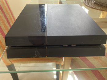 Vendo PlayStation 4 - Buen Estado - 2 joysticks