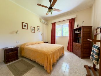 CASA DE 3 DORMITORIOS, 2 BAÑOS, 2 COCHERAS Y PATIO. LA TOMA
