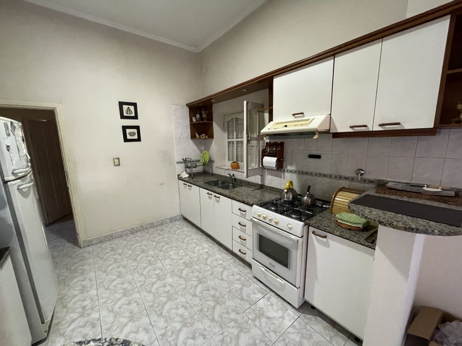 EN VENTA CASA DE 3 DORMITORIOS PATIO Y QUINCHO ZONA EX HIPOD