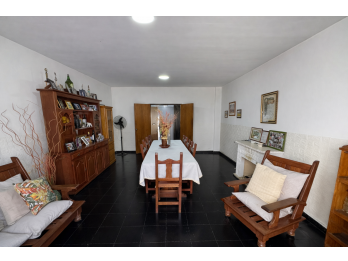 VENTA – Casa 4 dormitorios céntrica | APTA CREDITO HIPOTECAR