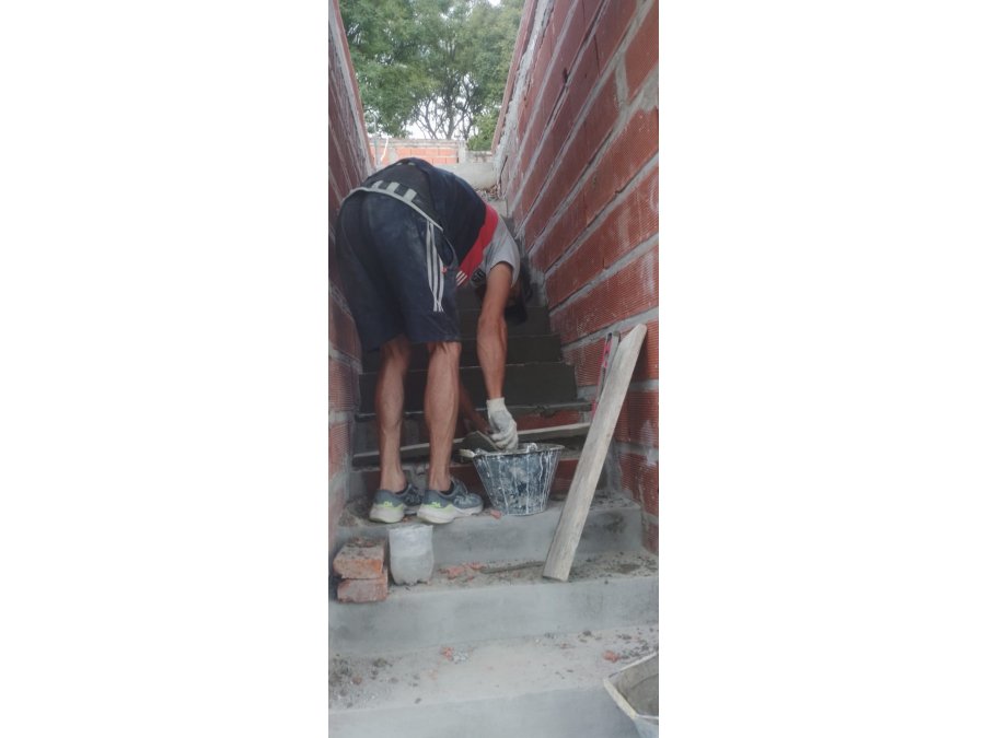 OFICIAL ALBAÑIL,PINTOR SE OFRECE