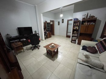 EN VENTA CASA DE 3 DORMITORIOS CON PATIO ZONA PLAZA SAENZ PE