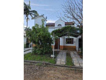 🏡 **COMPLEJO EN VENTA – VILLA URQUIZA** 🌿