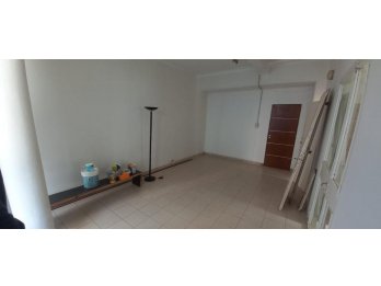 ALQUILAMOS PARA OFICINAS O DTO DE 2 HABITACIONES EN PEATONAL