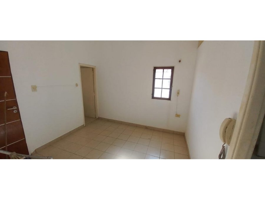 ALQUILAMOS PARA OFICINAS O DTO DE 2 HABITACIONES EN PEATONAL