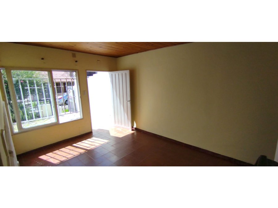 EN VENTA- CASA 2 HABITACIONES EN CALLE GRECIA ZONA STA LUCIA